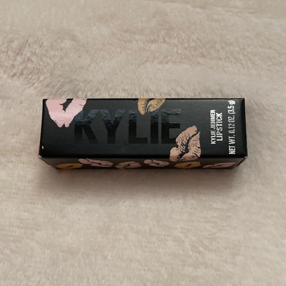 Kylie lipstick in Nova